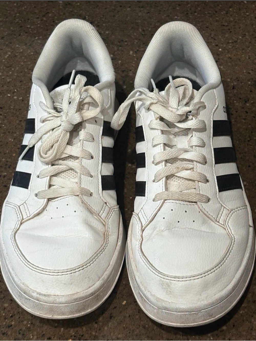 Men’s Adidas white Sneakers-sz 10 SMA23M001